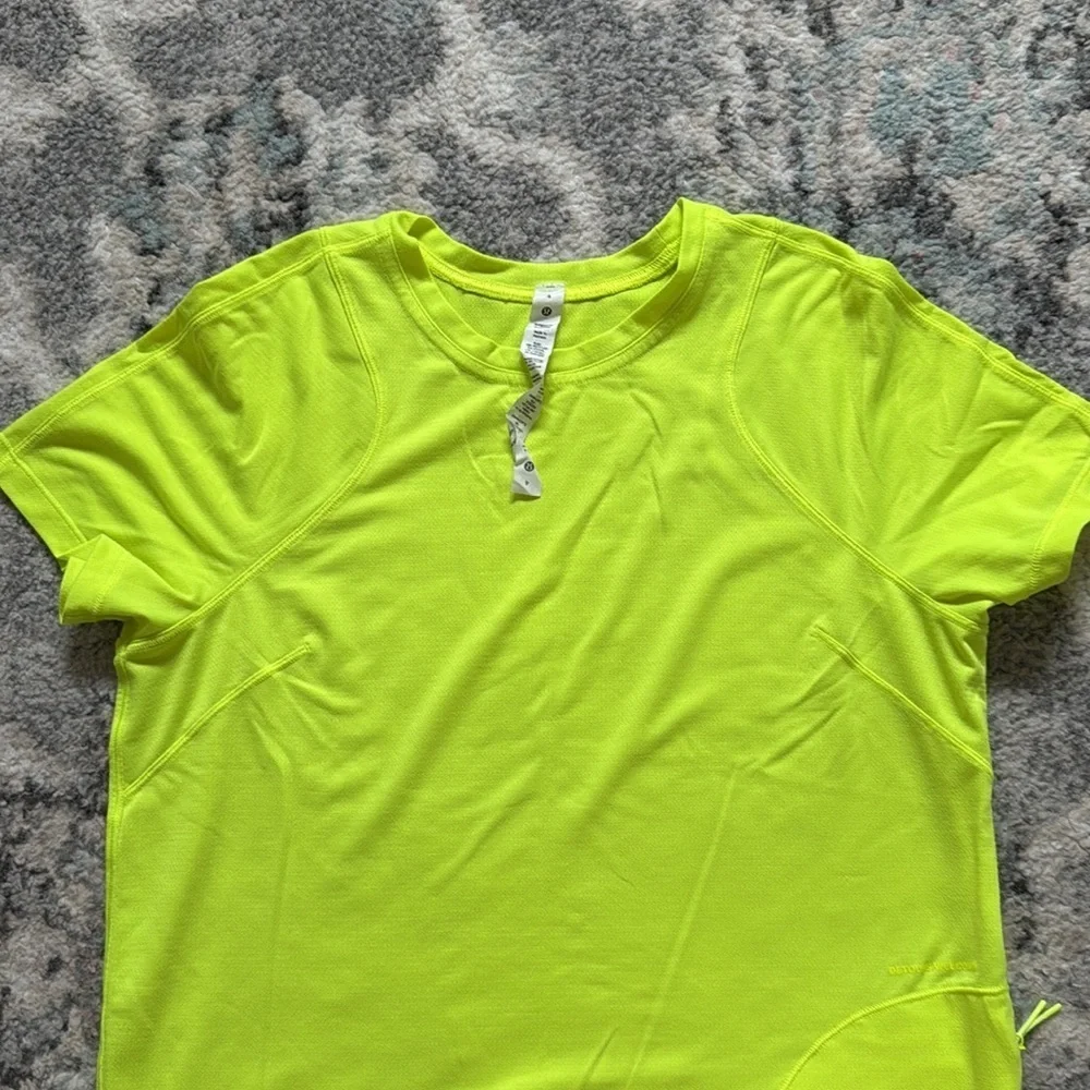 Lululemon Lightweight Cinched Hem Hiking T-Shirt in Highlight Yellow - Picture 2 of 8